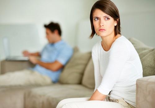 बच्चों के पैदा होने पर रोमांस कैसे बनाए रखे: 7 उपयोगी टिप्स