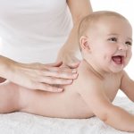 1 वर्ष तक के बच्चों के लिए मालिश 1 वर्ष तक के बच्चों के लिए मालिश