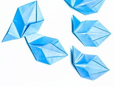 कैसे अपने हाथों से एक origami फूल बनाने के लिए
