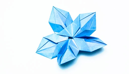 कैसे अपने हाथों से एक origami फूल बनाने के लिए