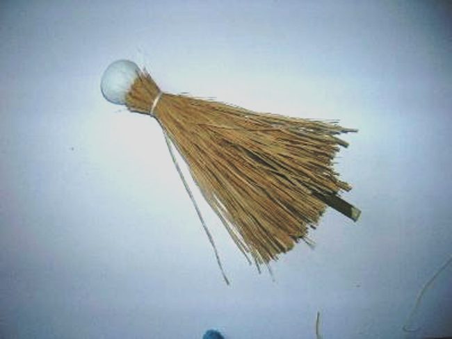 हम अपने स्वयं के हाथों से मास्लेंनेटा गुड़िया बनाते हैं।