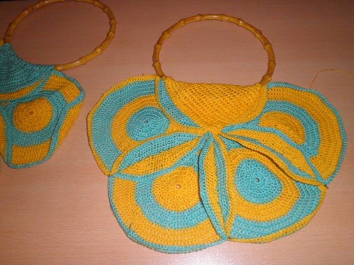 उज्ज्वल गर्मियों के बैग crocheted