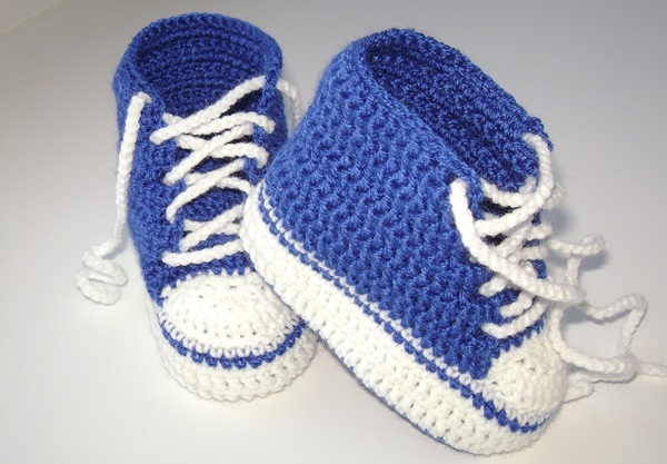 शुरुआती के लिए चरण-दर-चरण विवरण के साथ Crochet booties