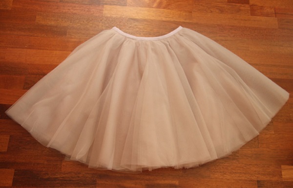 कैसे अपने हाथों से एक Tulle स्कर्ट बनाने के लिए