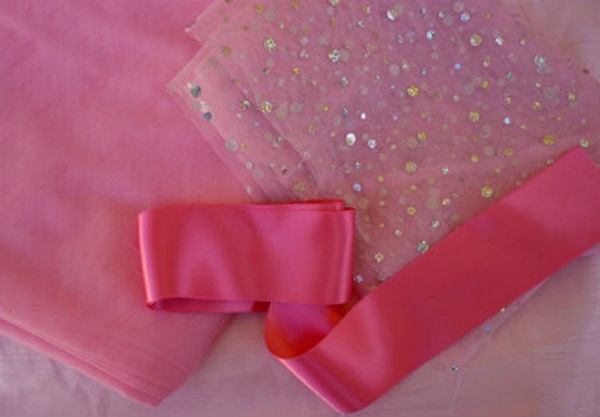कैसे अपने हाथों से एक Tulle स्कर्ट बनाने के लिए