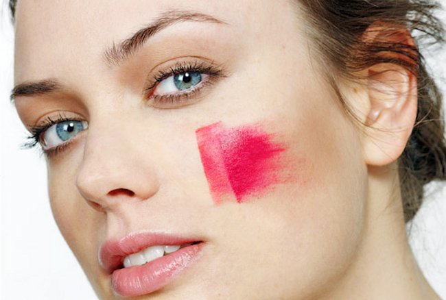 Blusher को सही तरीके से कैसे लागू करें Blusher को सही तरीके से कैसे लागू करें