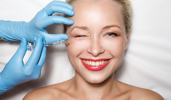 चेहरे के लिए लिपोलिटिक्स
