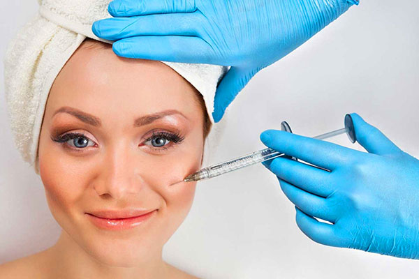 चेहरे के लिए लिपोलिटिक्स