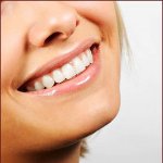 घरेलू उपचार के साथ दांत whitening घरेलू उपचार के साथ दांत whitening