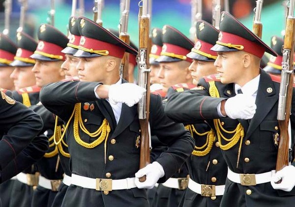 जन्मभूमि के डिफेंडर (23 फ़रवरी) सहयोगियों के दिन आधिकारिक और संक्षिप्त बधाई