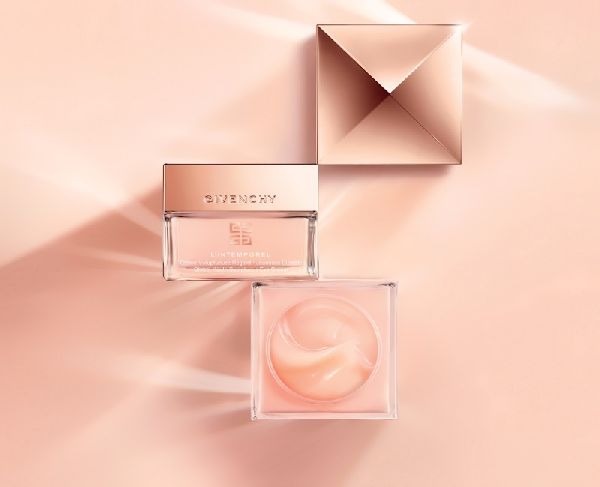 झुर्रियाँ के खिलाफ सूर्य के प्रकाश: विरोधी उम्र बढ़ने की रेखा Givenchy L'Intemporel