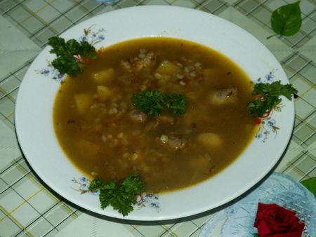 कैसे एक प्रकार का अनाज सूप पकाने के लिए