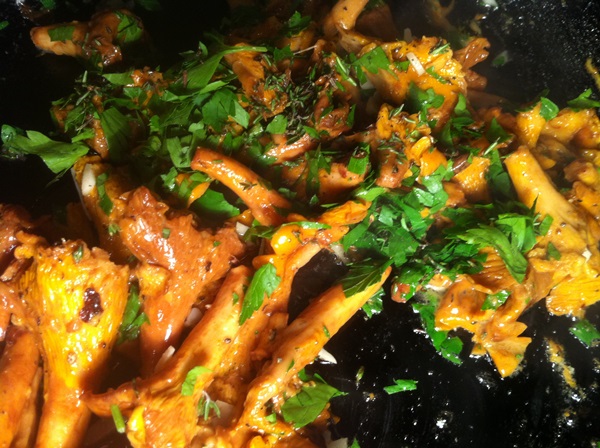 कैसे एक फ्राइंग पैन में chanterelles पकाने के लिए