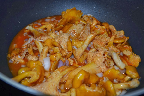 कैसे एक फ्राइंग पैन में chanterelles पकाने के लिए