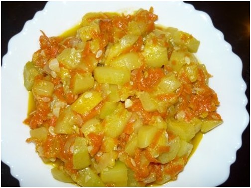 एक थाली पर नारियल