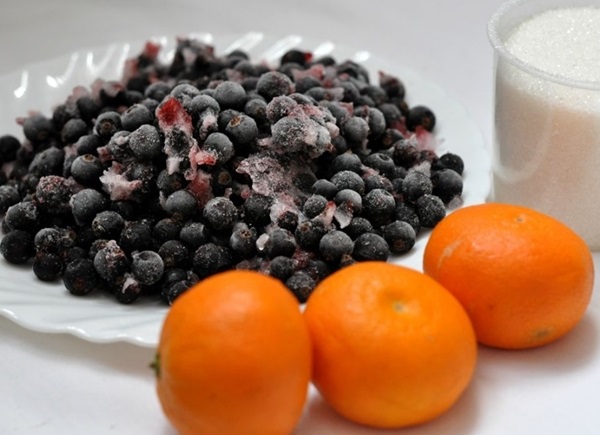 Chokeberry ashberry से अवनत करें