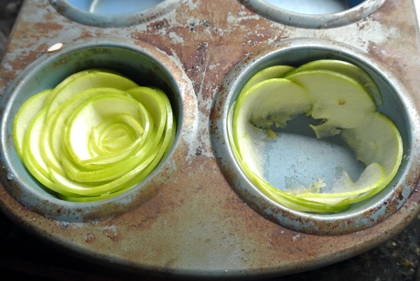 सेब के साथ बहुत स्वादिष्ट चार्लोट