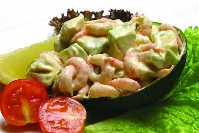 चिंराटों के साथ Avocado सलाद