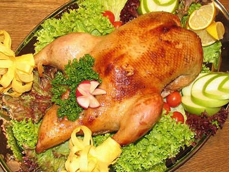 ओवन में बतख: खाना पकाने के लिए स्वादिष्ट कैसे?