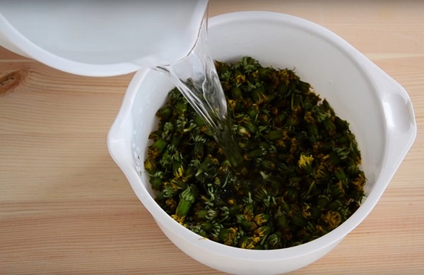 साइट्रिक एसिड और एसिड के बिना dandelions से जाम और शहद