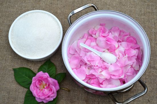 गुलाब से क्लासिक जाम की नुस्खा
