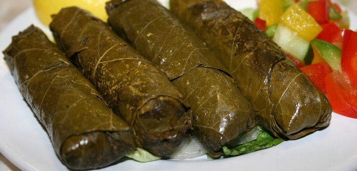 डोलमा के लिए बेल की पत्तियों को कैसे मिलाया जाए