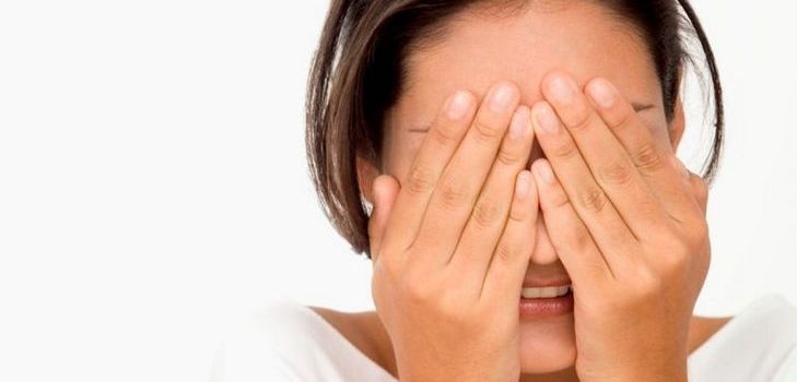 अपनी आँखों से पहले ब्लैक डॉट्स: क्या वे खतरनाक हैं?
