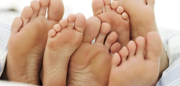 हम एक बार और सभी के लिए पैरों के पसीने से छुटकारा मिलते हैं