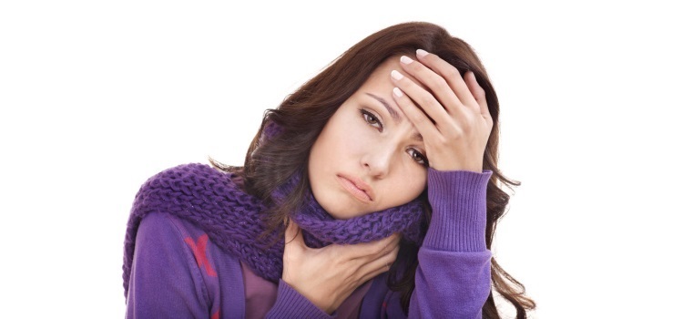 जल्दी से एक गले में गले से छुटकारा पाने के लिए