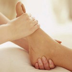 फ्लैट पैरों के साथ मालिश फ्लैट पैरों के साथ मालिश